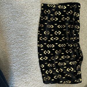 Forever 21 Black and Gold Crop Top